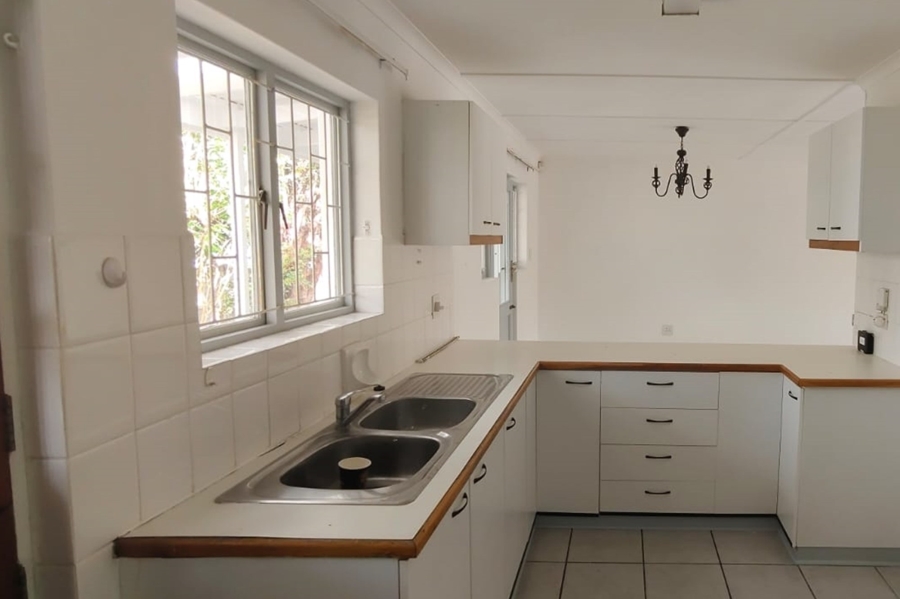 To Let 4 Bedroom Property for Rent in Heather Park Western Cape